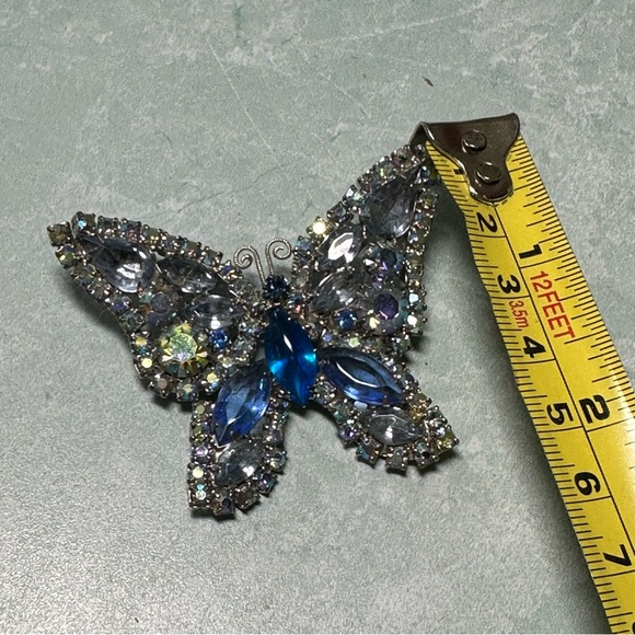 Vintage Weiss blue iridescent rhinestone brooch stamped silver hardware - Picture 6 of 7